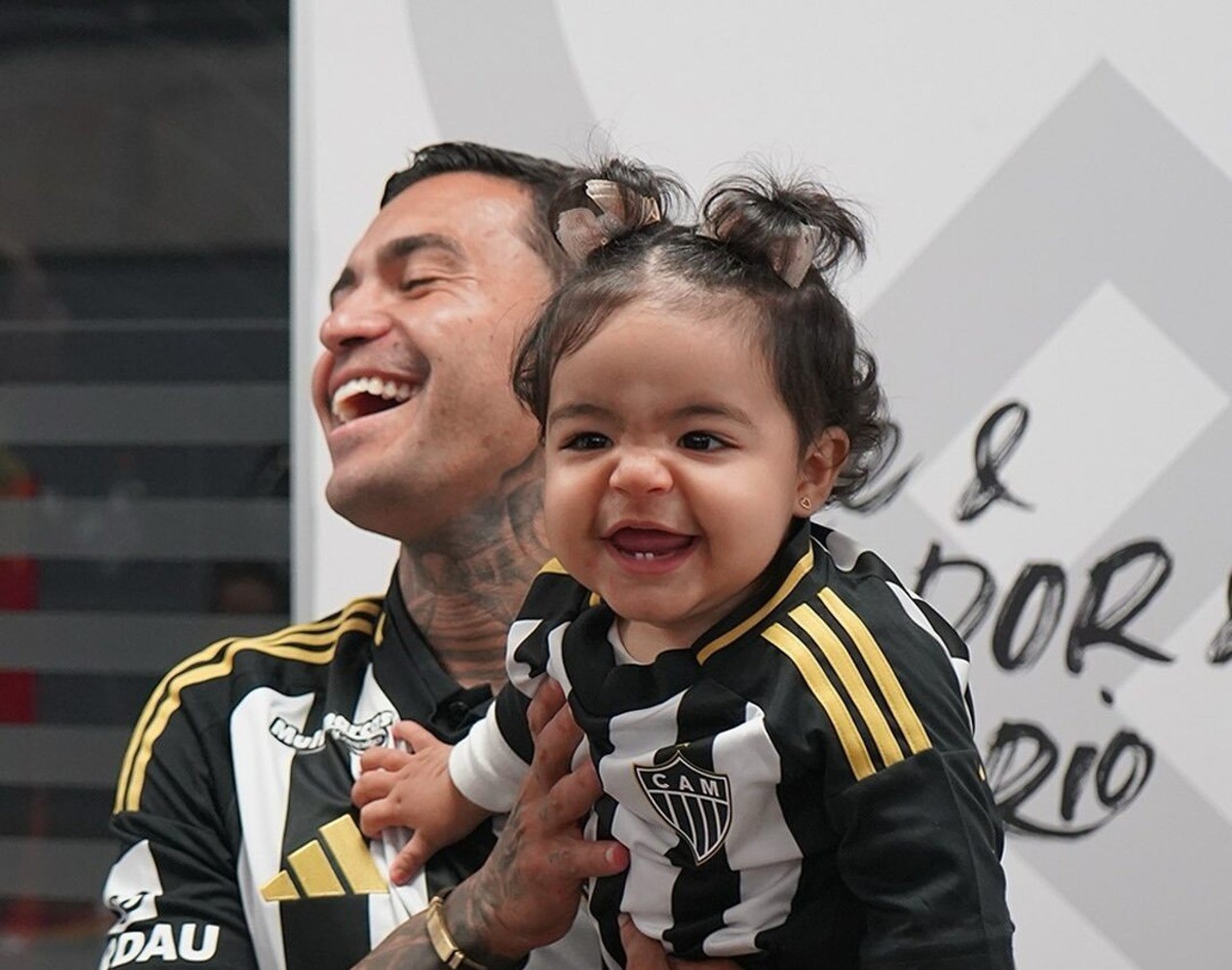 Dudu com a filha Esther em visita ao Instituto Galo
