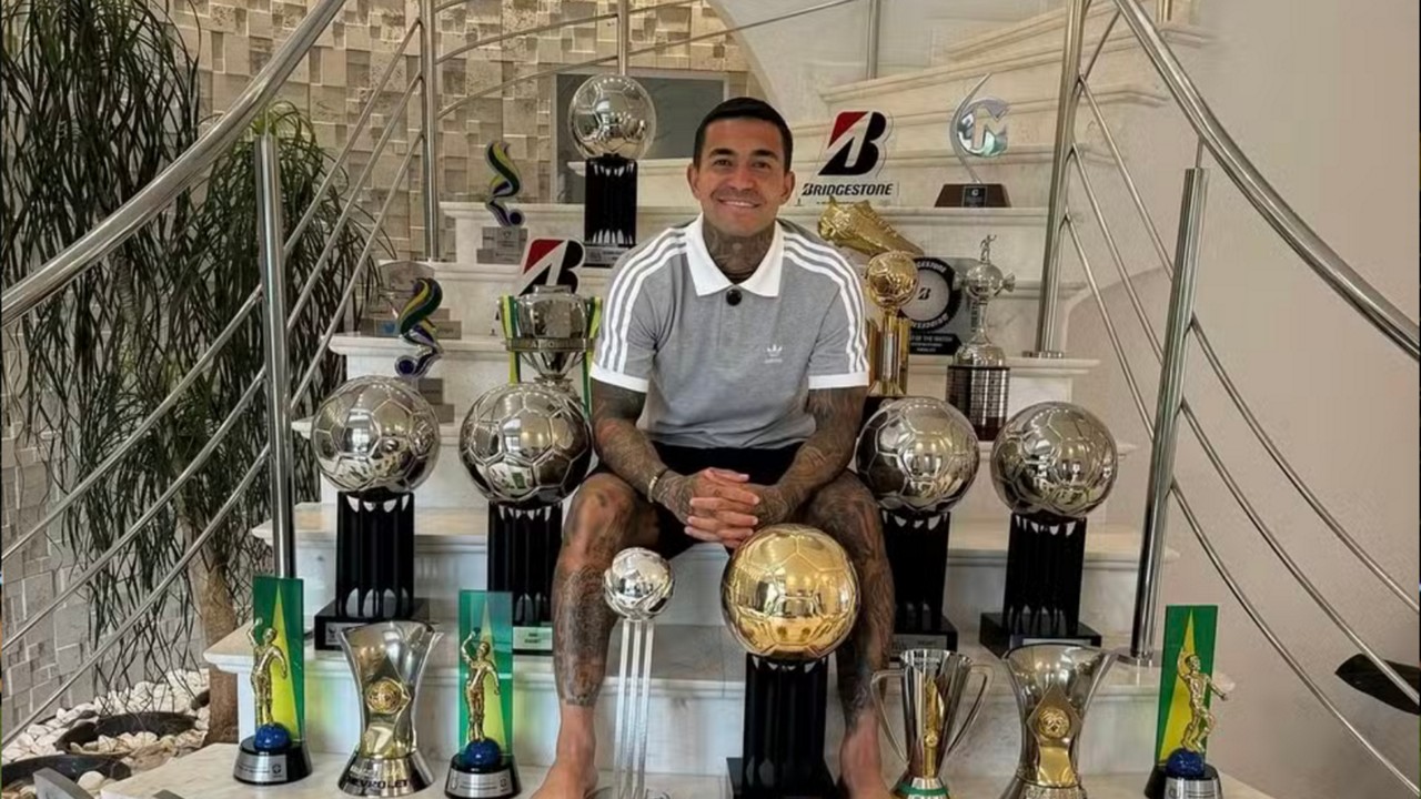 Dudu coleciona troféus, coletivos e individuais, no futebol brasileiro
