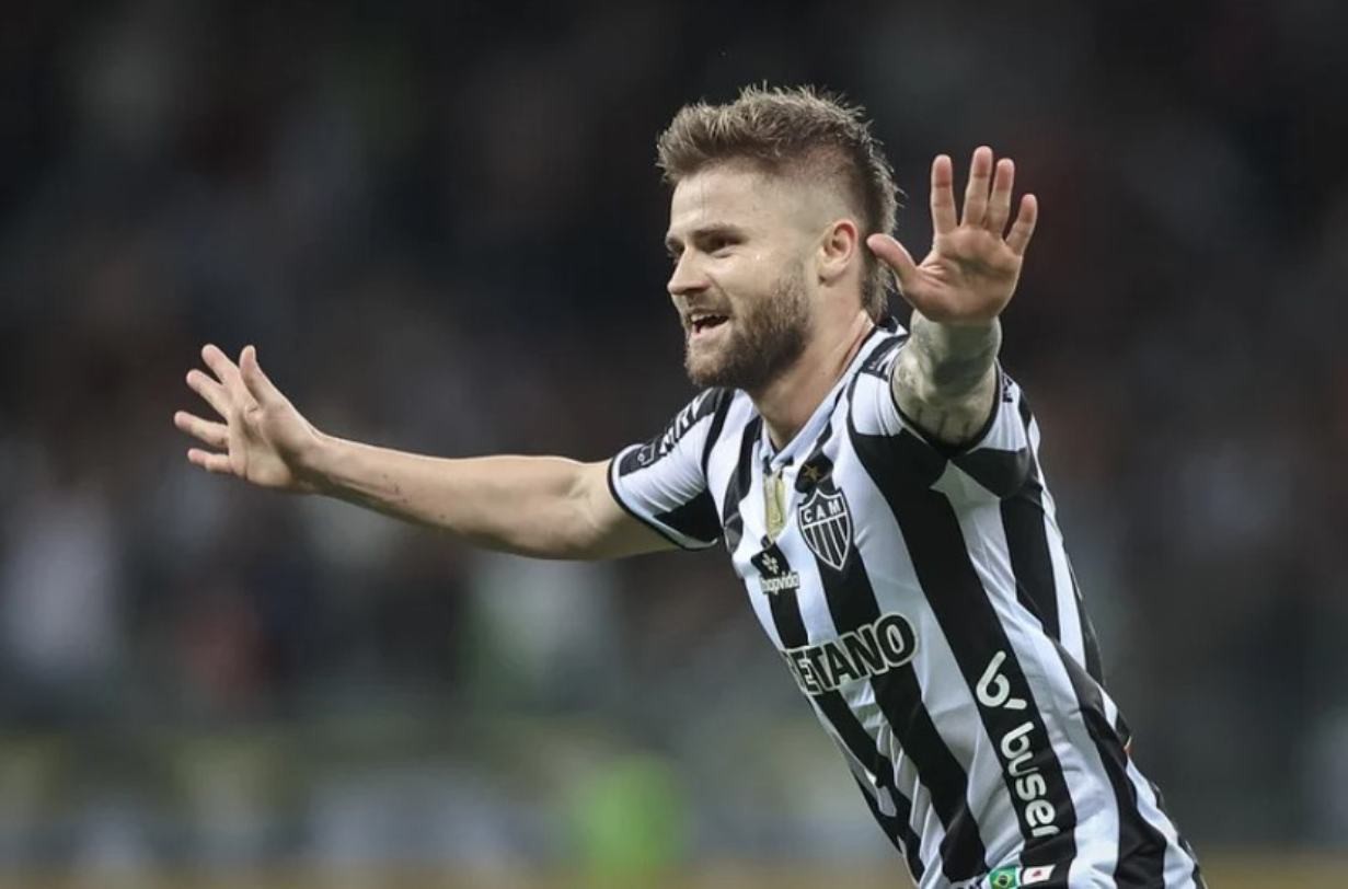 Lei do ex? Relembre a passagem de Sasha, artilheiro do Bragantino, pelo Galo 