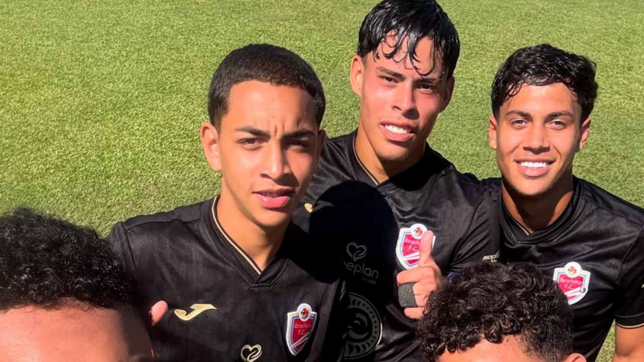 Ivan Angelo (direita) com os companheiros de Ibrachina