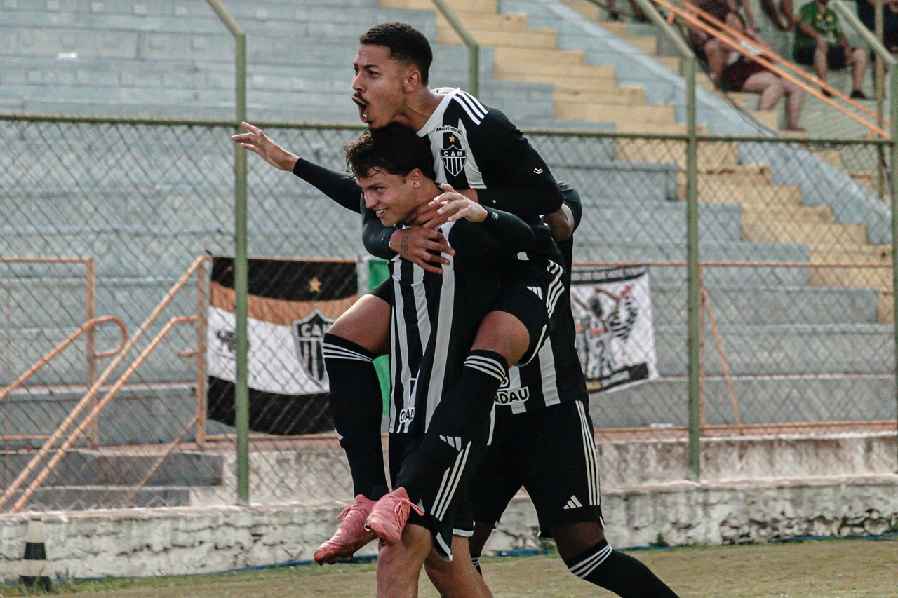 Gabriel Pfeifer (abaixo) marcou dois gols em três partidas na primeira fase da Copinha