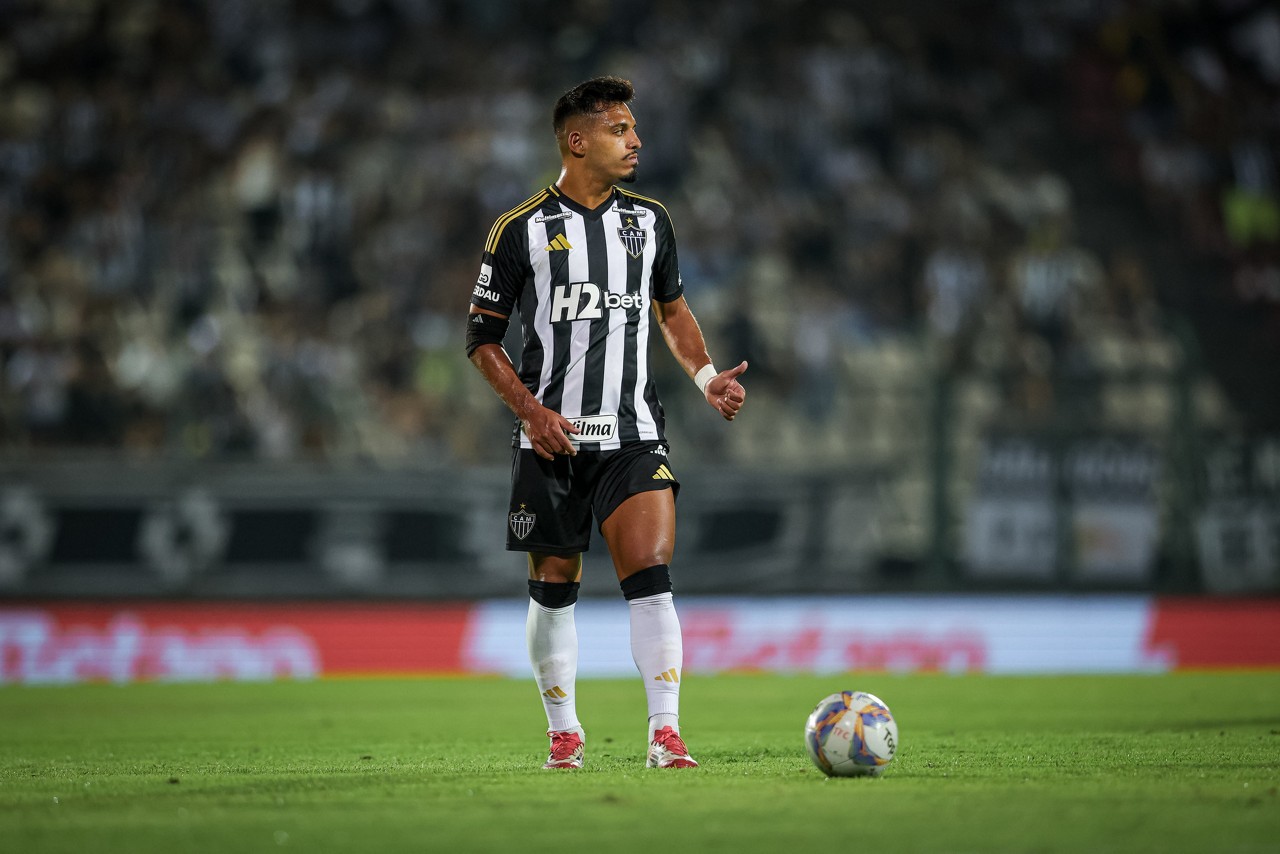 Gabriel Menino na partida contra o Tombense