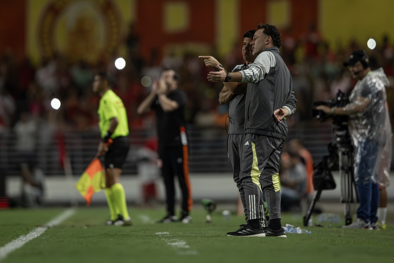 Milito cobrou mais atenção dos jogadores nos minutos iniciais das partidas