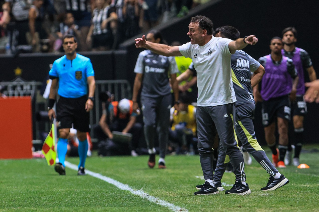 Gabriel Milito avalia que o pensamento do grupo não pode estar voltado para as Copas