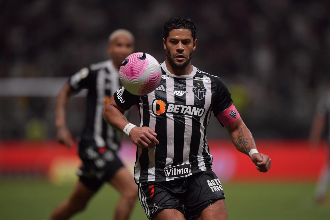 Ele ultrapassou Guilherme Alves, ficando atrás apenas de Reinaldo, com 89 gols, e Marques, com 64.