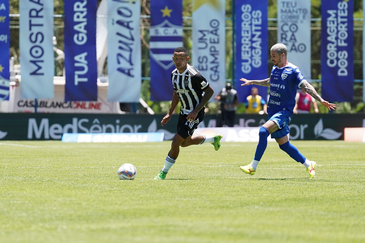 Atlético ficou no emapte na estreia no Campeonato Mineiro