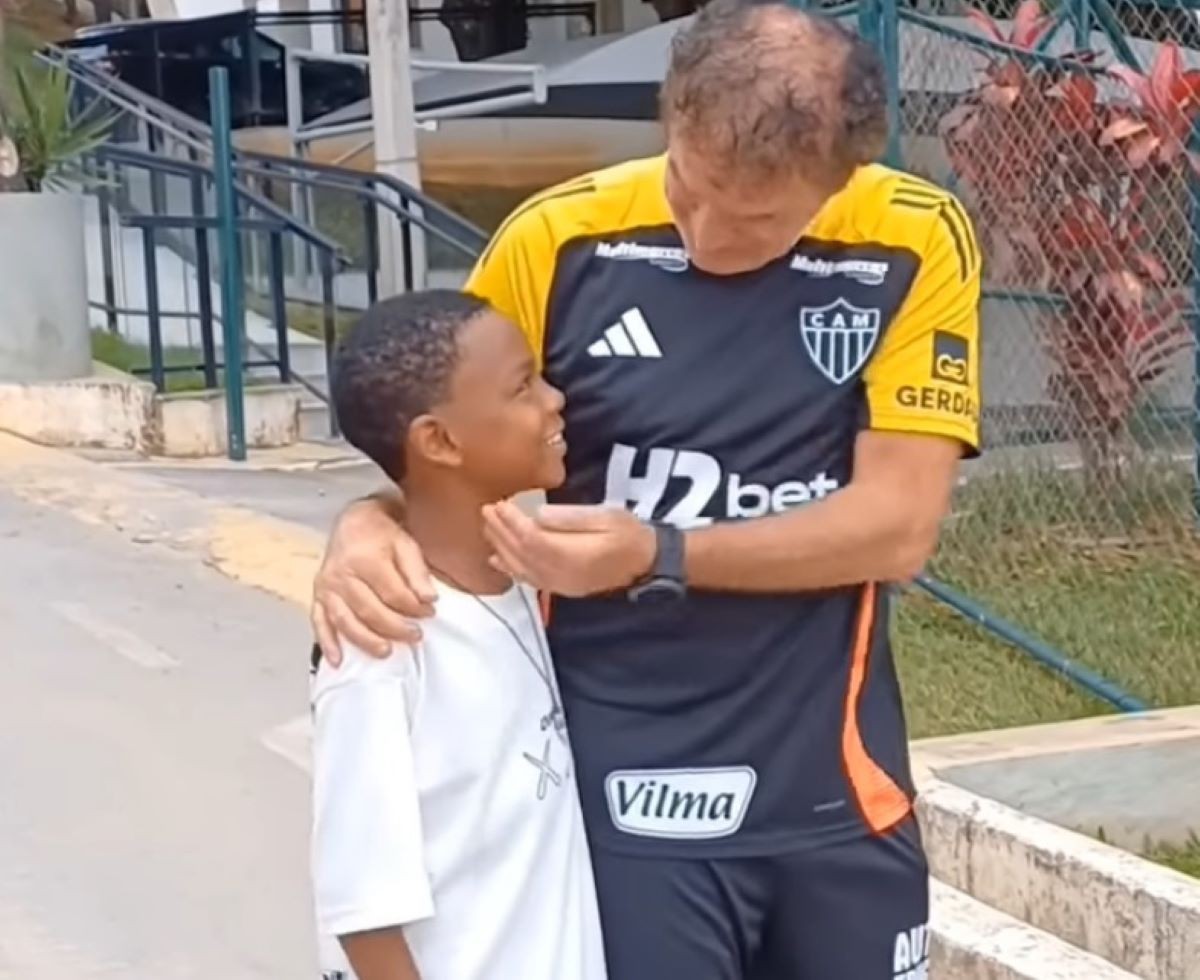 Jovem Heitorzinho foi recebido por Cuca no CT