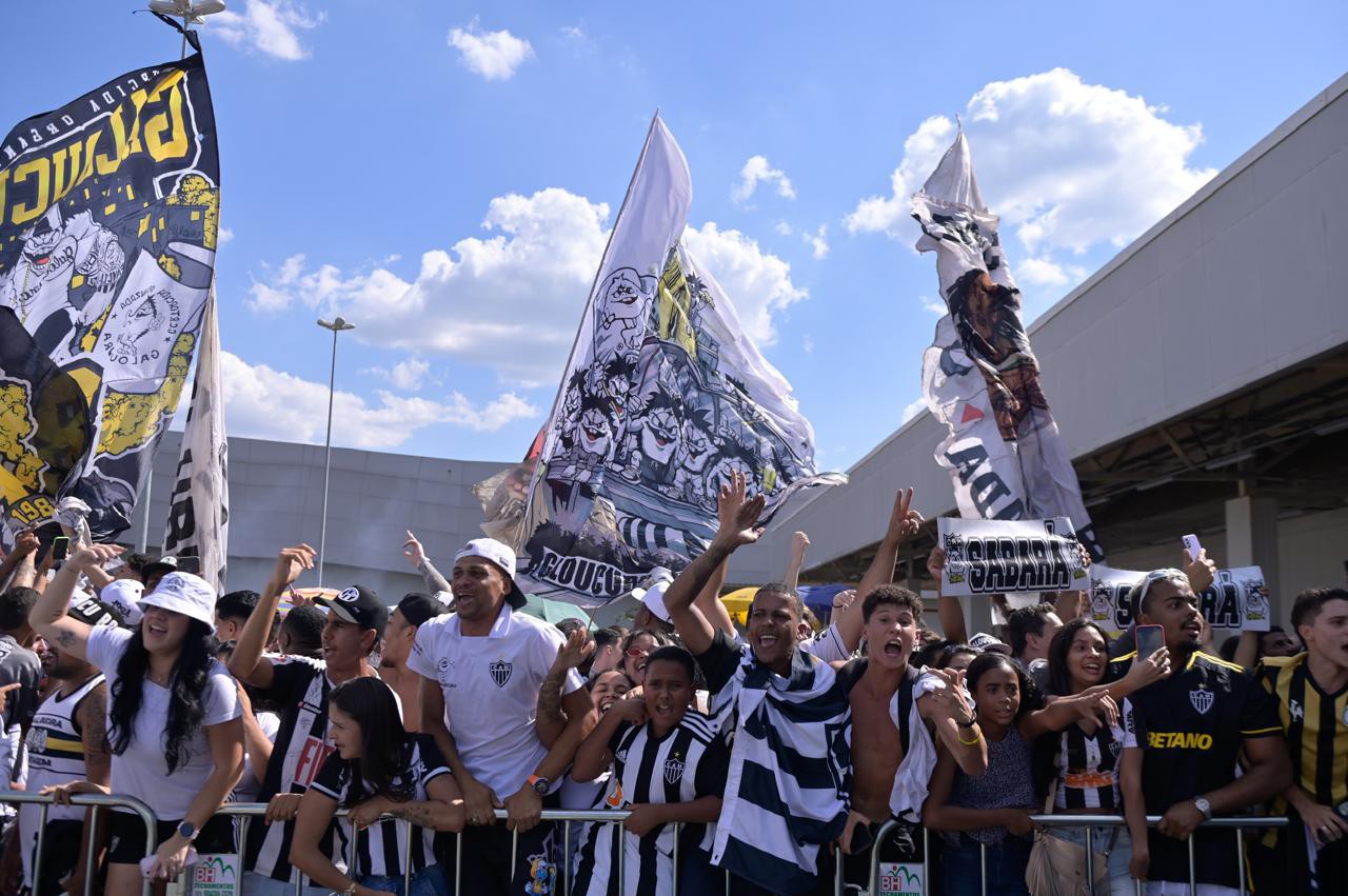 Torcedores do Atlético provocaram cruzeirenses no Aeroporto de Confins
