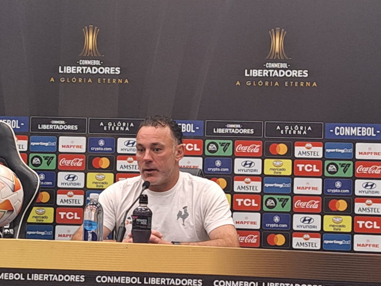 O técnico Gabriel Milito elogiou a atuação da equipe na vitória sobre o River Plate