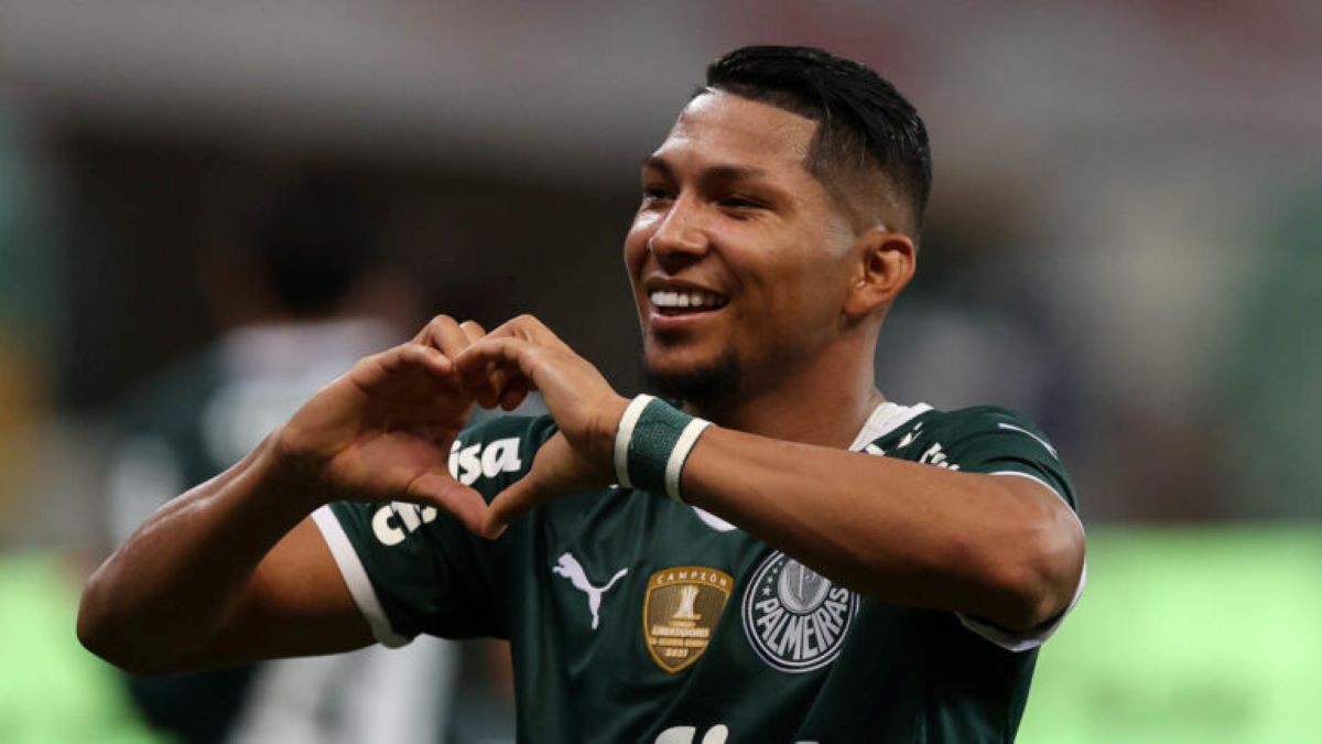 O atacante Rony pertence ao Palmeiras e está na mira do Atlético
