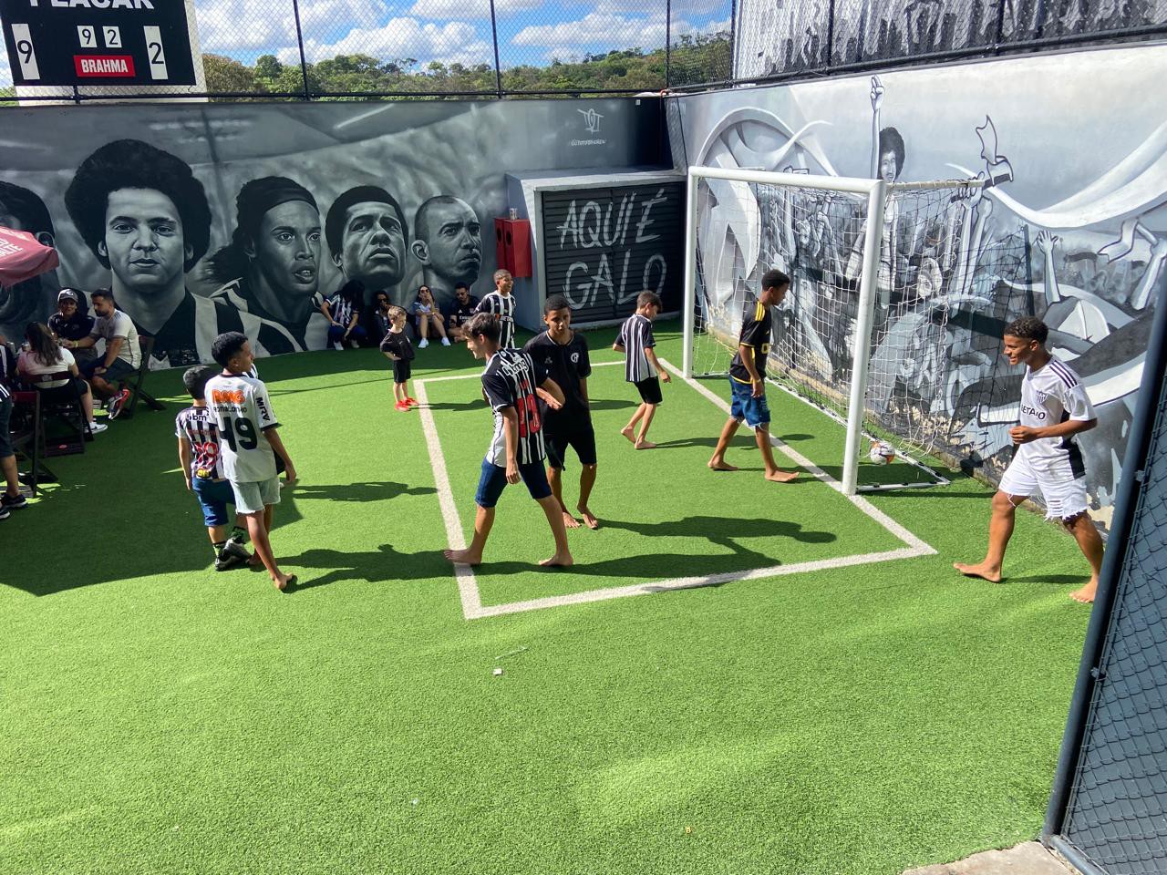 Torcida do Mirim do Galo acompanha finalíssima da Copa do Brasil em reduto alvinegro