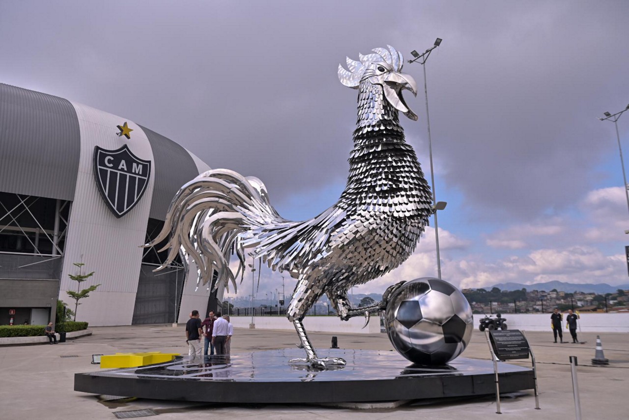 Novo símbolo alvinegro ocupa esplanada da Arena MRV