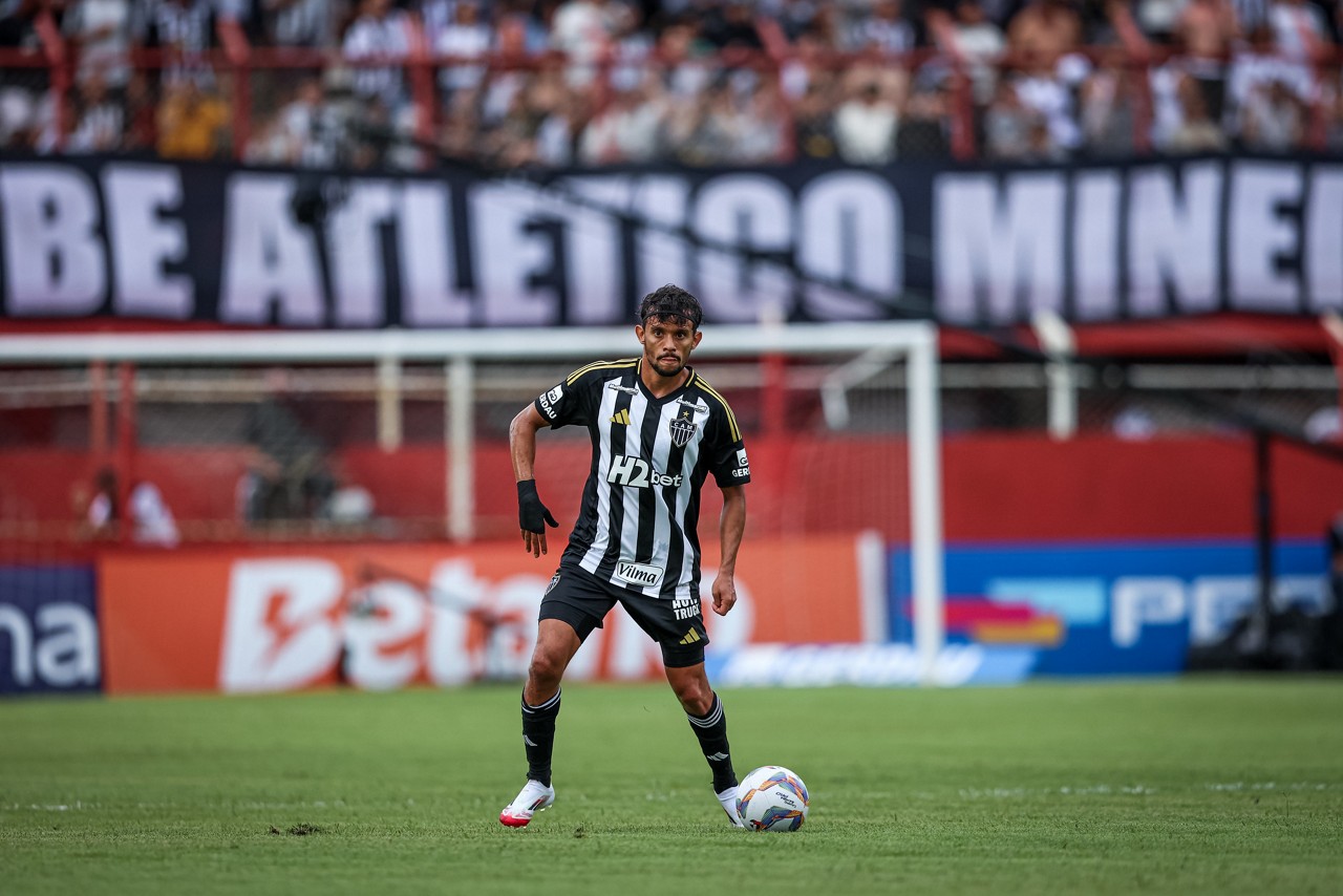 Camisa 10 se mostra confiante na evolução da equipe 