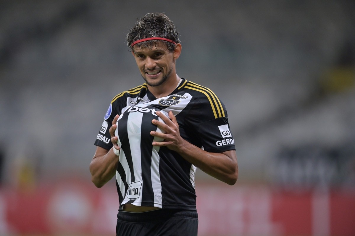 Gustavo Scarpa celebra primeiro gol pelo Galo em 2025