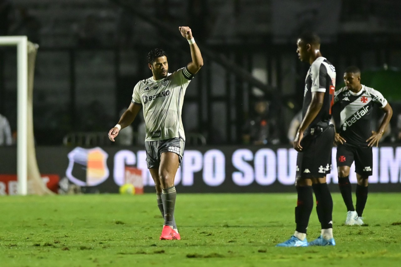 Hulk fez o gol de empate do Atlético com o Vasco no jogo de volta da semifinal da Copa do Brasil