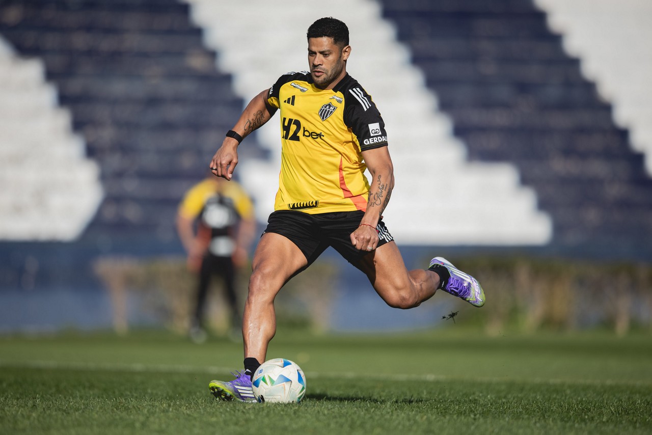 Hulk em treino do Galo em Mendoza