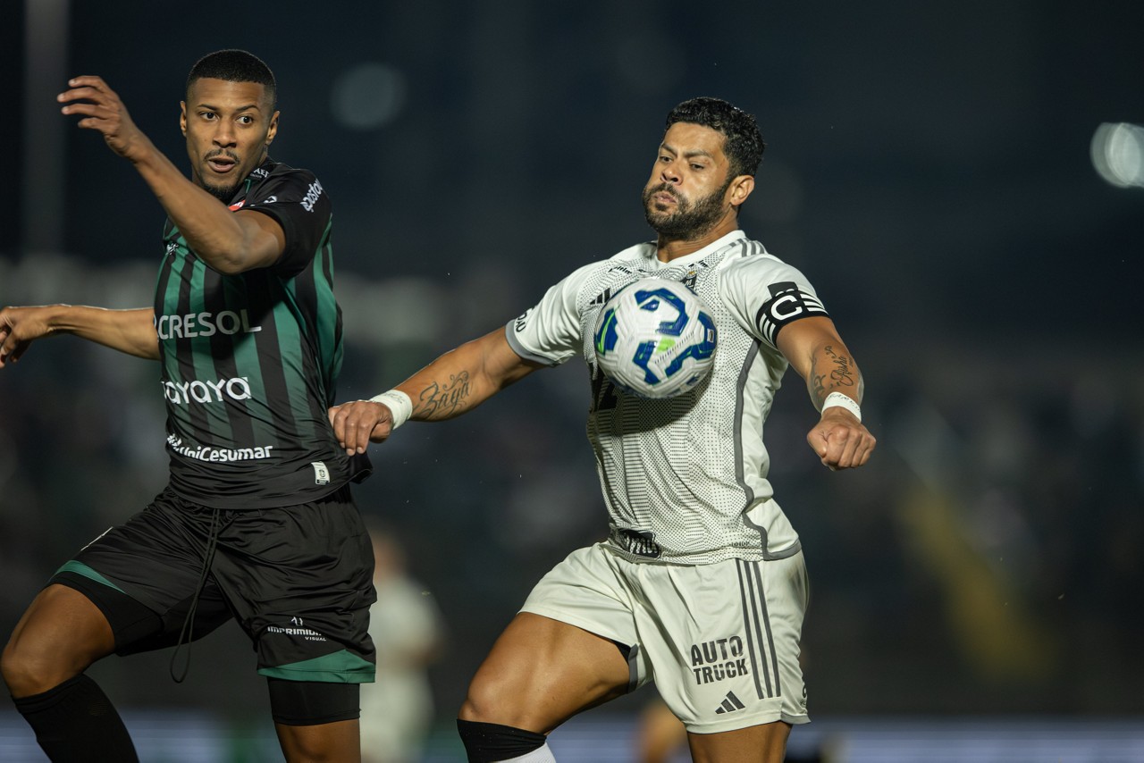 Hulk marcou no empate do Galo contra o Maringá