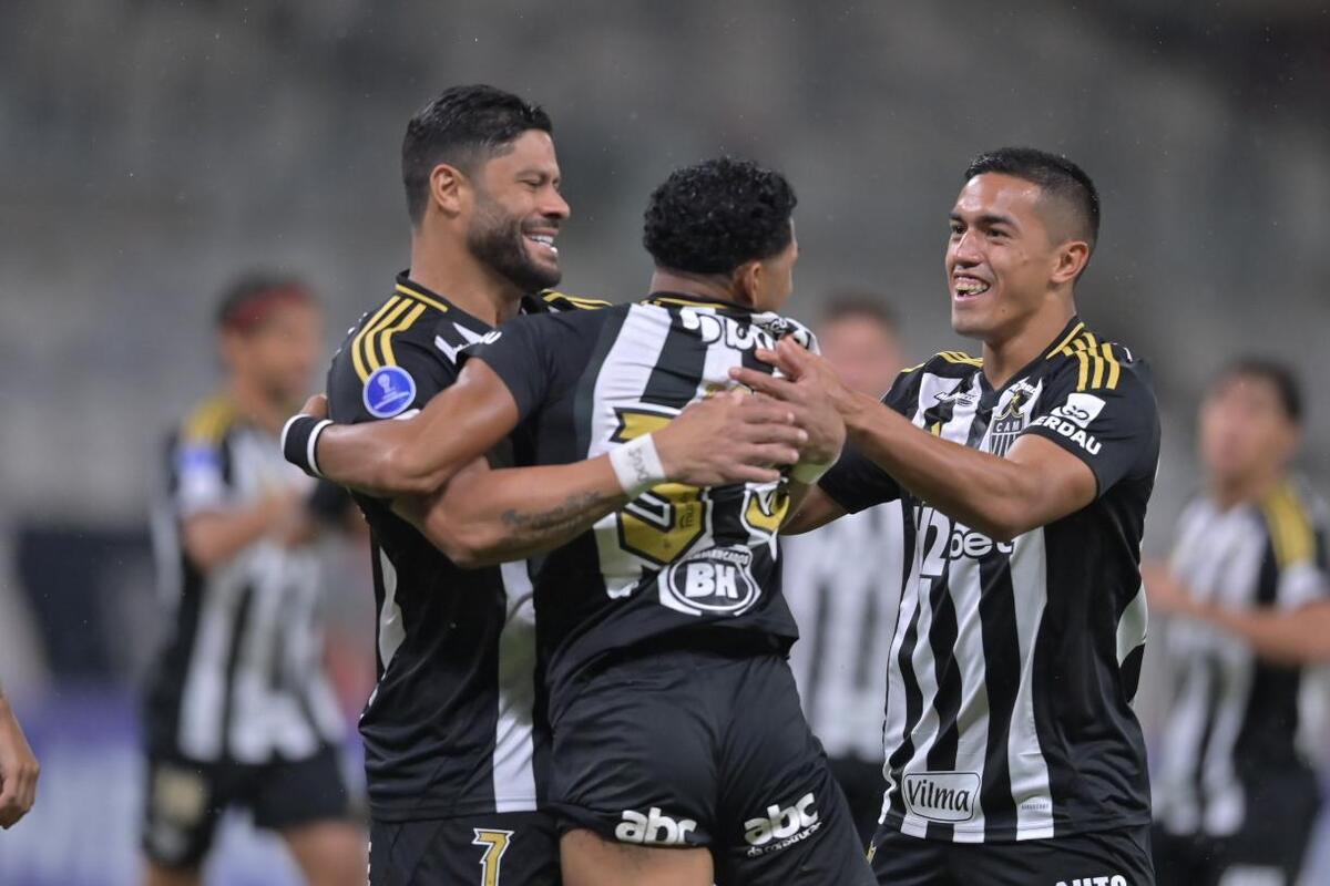 Jogadores do Atlético comemoram gol contra o Deportes Iquique-CHI, na Copa Sul-Americana