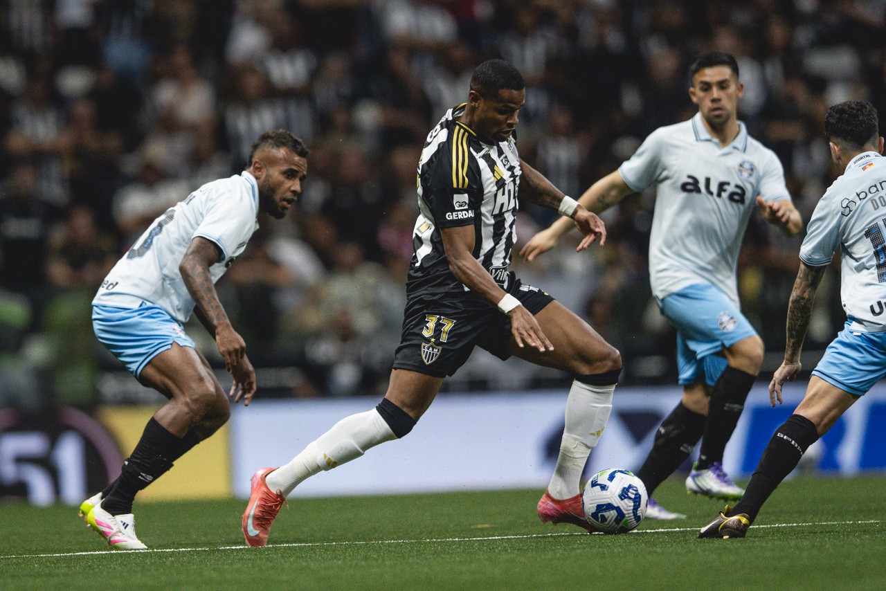 Atacante reconheceu desempenho ruim no jogo mas prometeu melhorar.