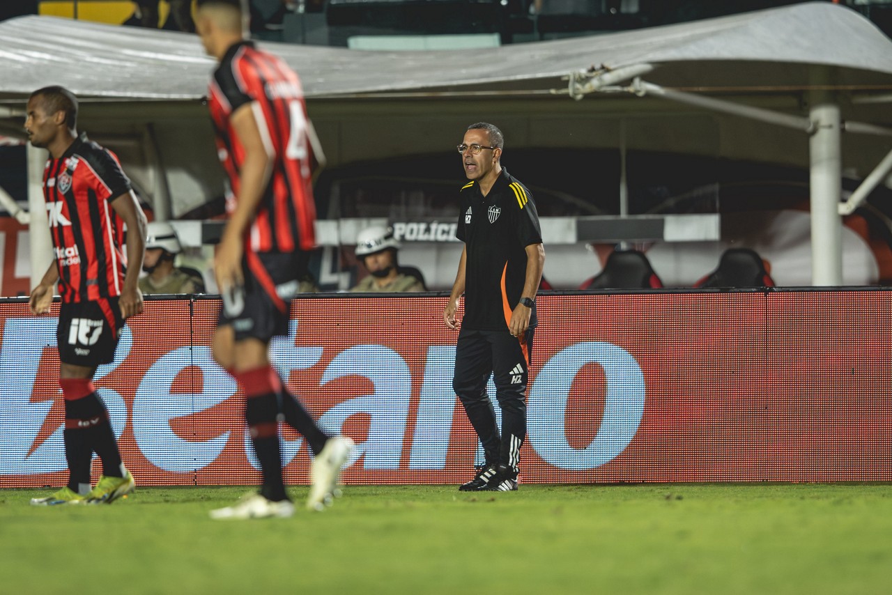 Lucas Gonçalves, técnico interino do Galo