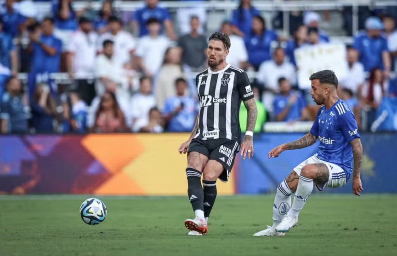 O zagueiro Lyanco, do Atlético, não gostou de comentários de rival cruzeirense