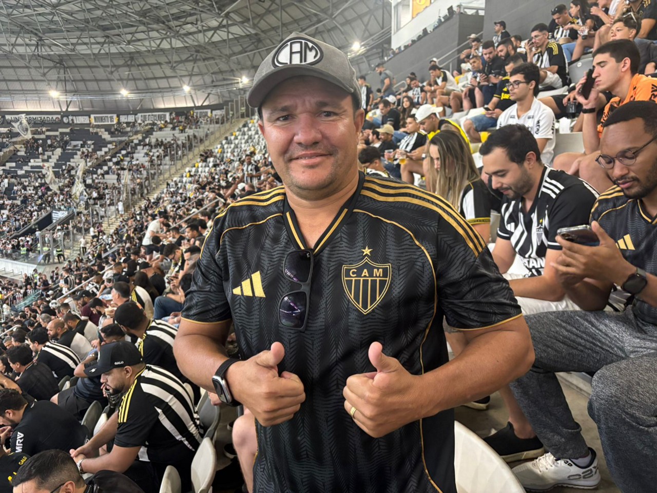 Marinho presente no clássico na Arena MRV com a nova camisa 3 do Galo