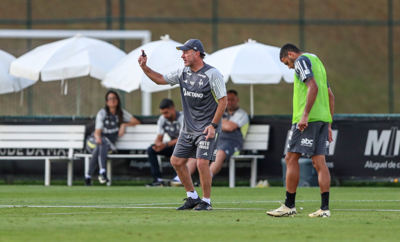 O treinador Gabriel Milito pode fazer mudanças na equipe que irá enfrentar o River Plate em relação ao time titular que jogou contra Vasco