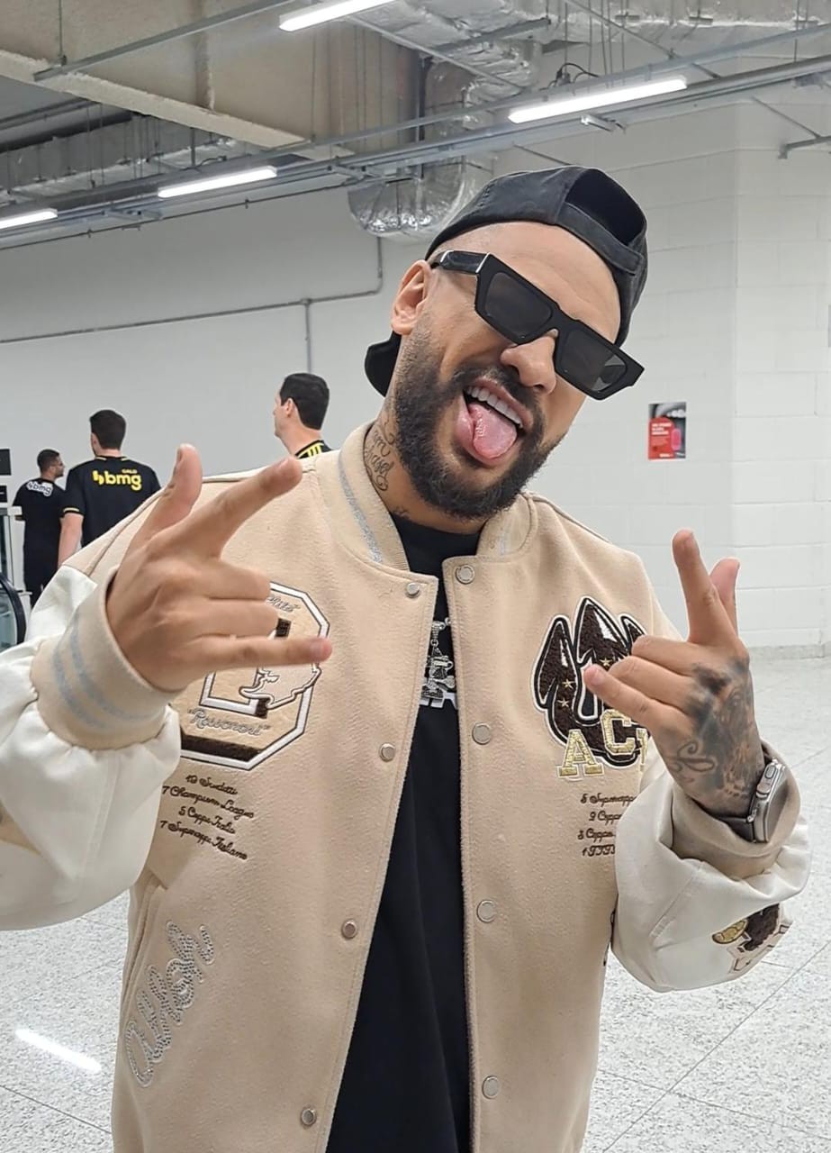 Sósia do atacante Neymar, o influenciador Eigon Oliver, aposta na vitória do Atlético diante do River Plante
