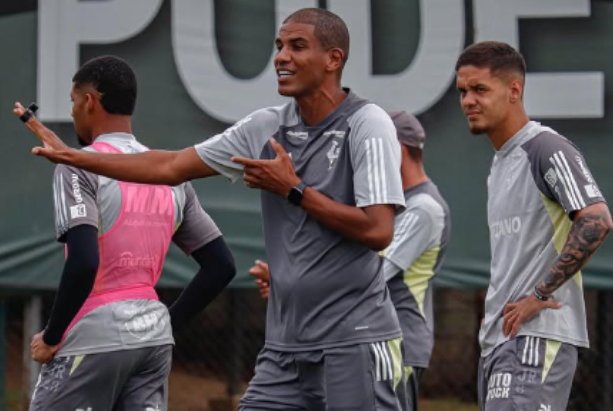 Auxiliar técnico, Leonardo Silva comanda o Atlético na disputa da Copinha 2025 