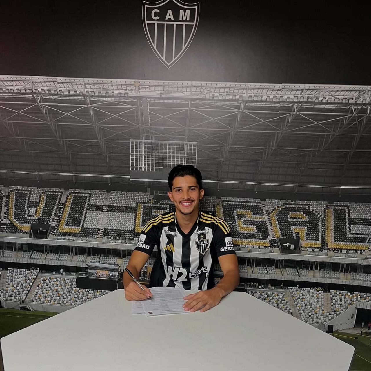 Pedro Lemos é novo zagueiro do sub-20 alvinegro