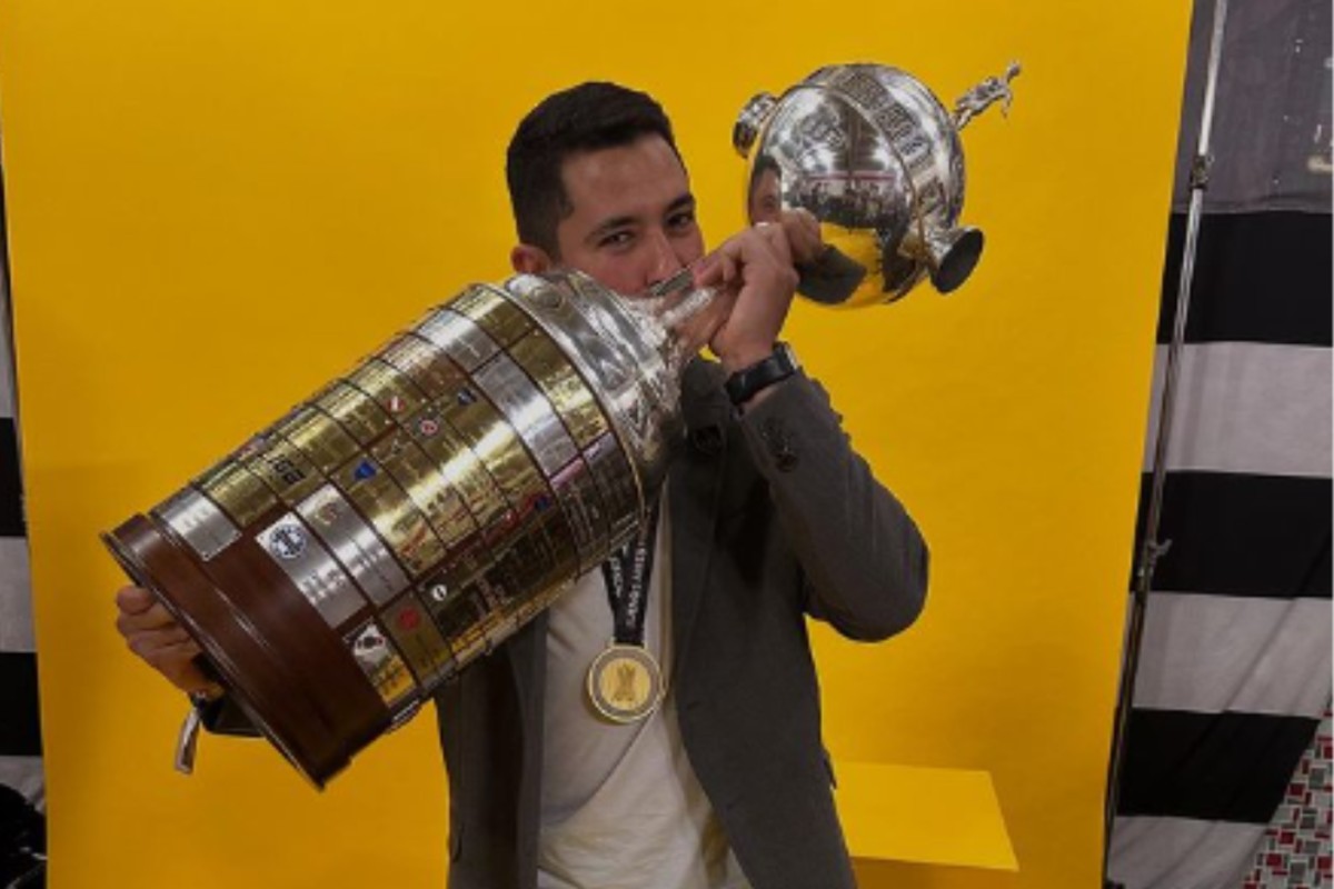 Pedro Martins publicou a foto com a taça da Libertadores no Instagram 