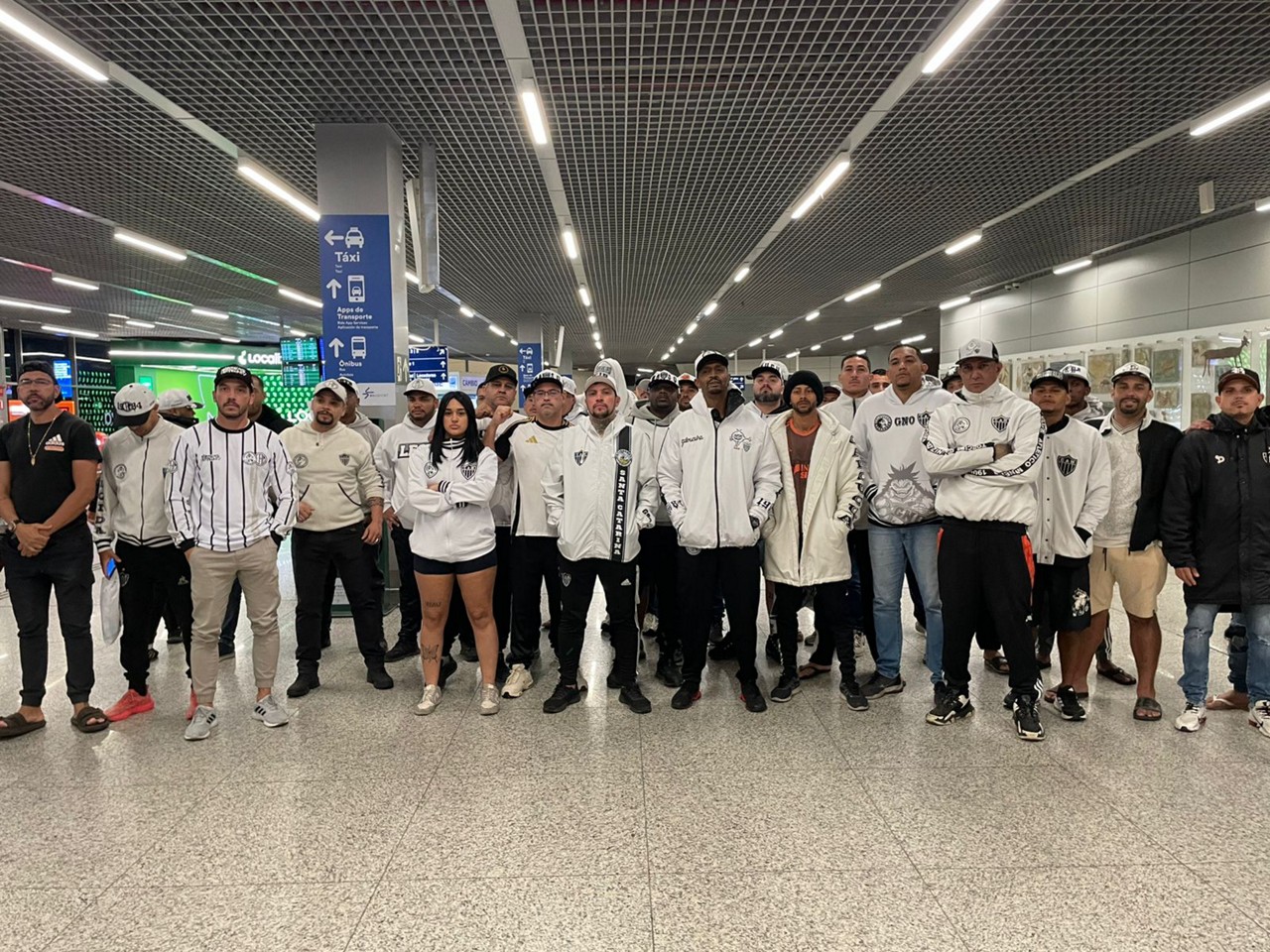 Cerca de 70 torcedores do Atlético estão no Aeroporto de Confins para receber Reinier