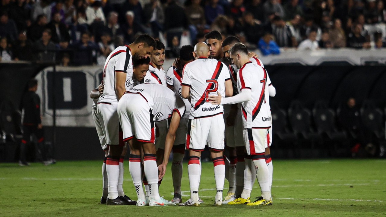 Atlético-Go empatou com o Athletic graças a golaço de Robert