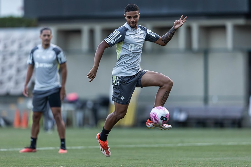 Robert Santos não teve muitas oportunidades com o técnico Gabriel Milito