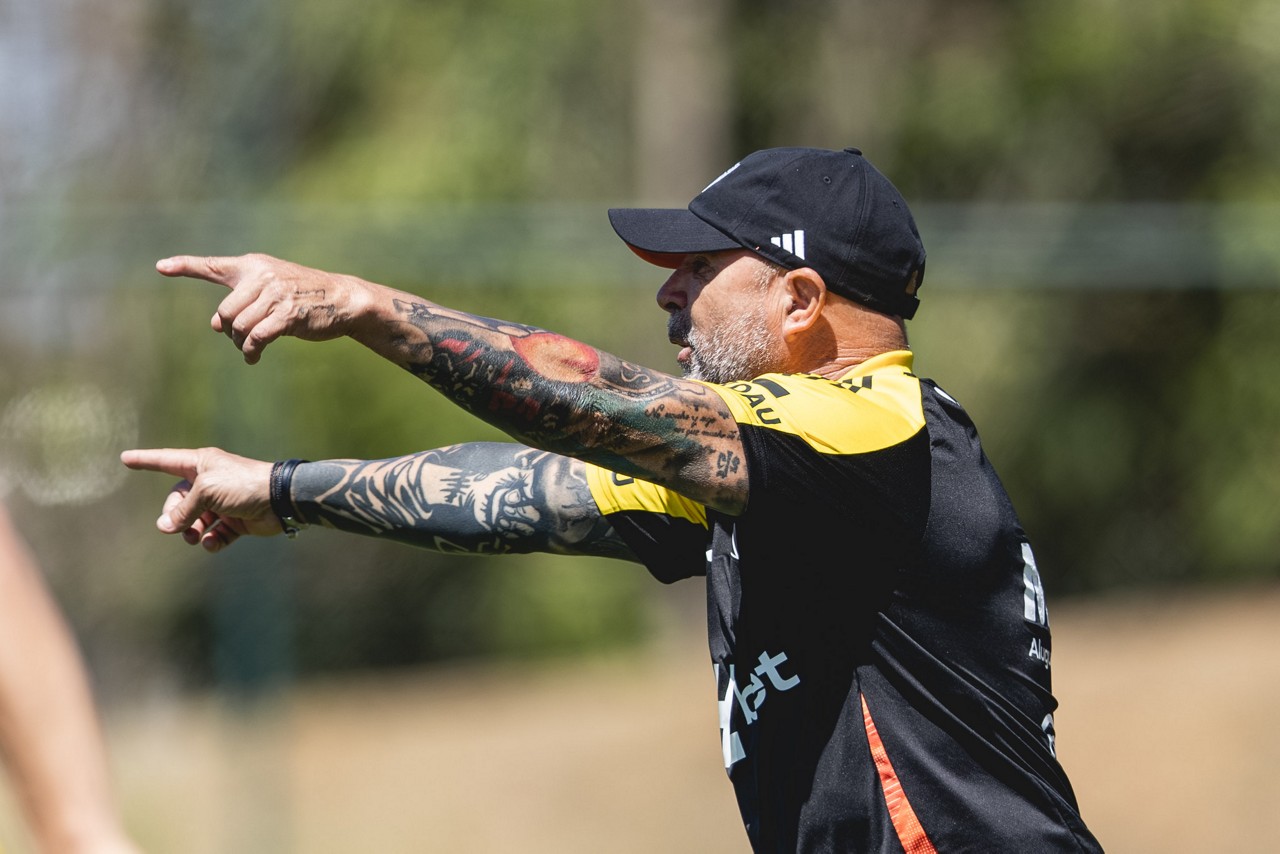 Técnico Jorge Sampaoli inicia novo trabalho no Atlético