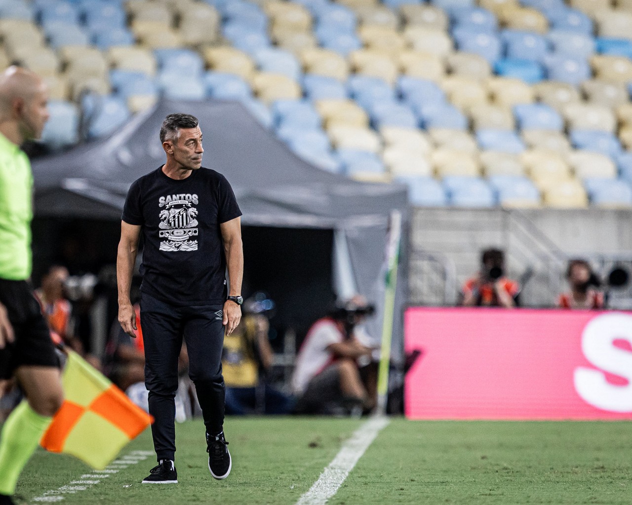 Pedro Caixinha foi demitido depois de perder para o Fluminense, no Rio