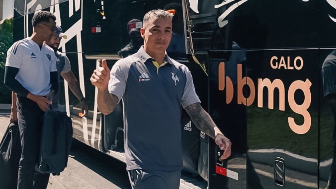 O Galo desembarcou na capital da Argentina na noite desse domingo (11).