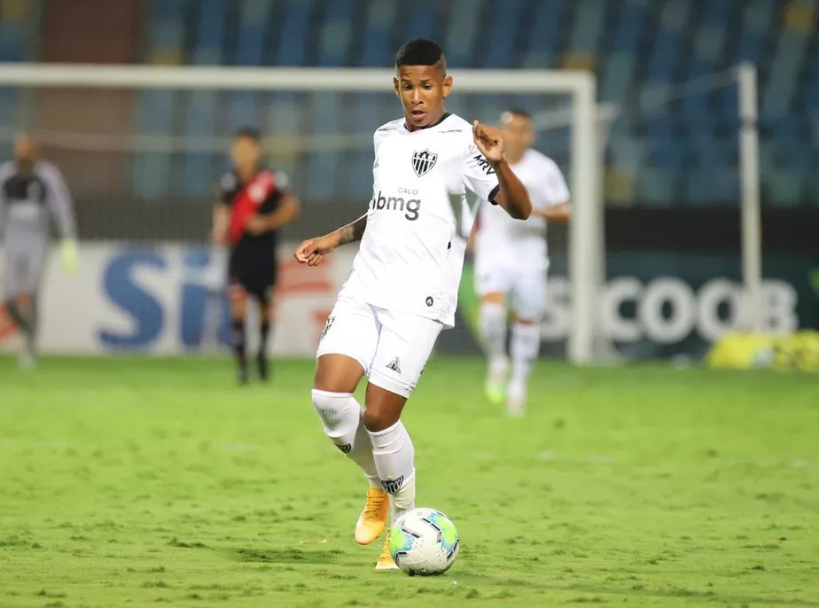 Atacante Savinho em sua estreia como profissional do Atlético