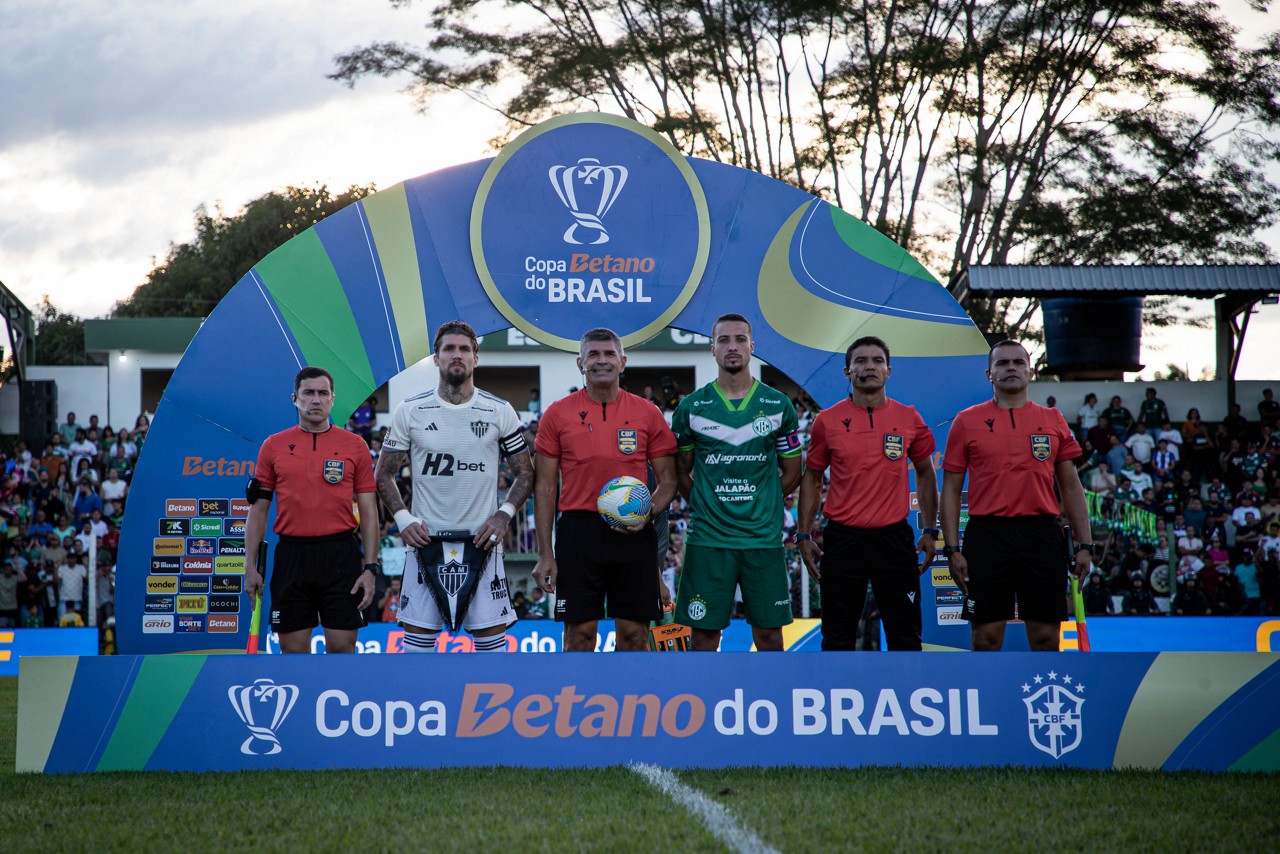 Galo venceu o confronto por 2 a 0, avançando para a segunda fase da competição