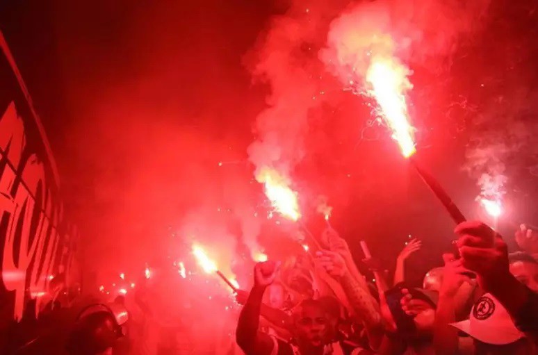 Torcida do Galo planeja a ‘rua de fogo’ na chega da delegação do Atlético na ARENA MRV