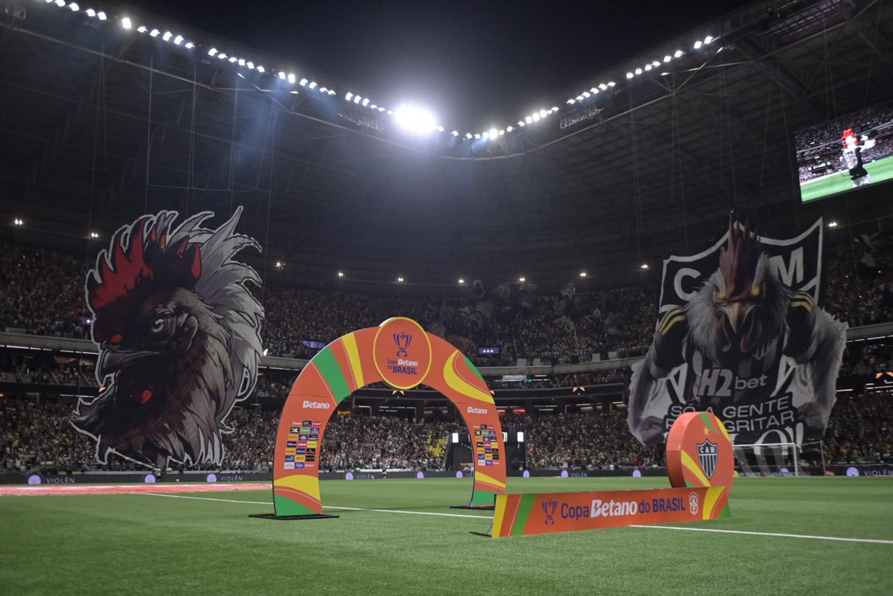 Torcida do Atlético contra o Cruzeiro na Copa do Brasil