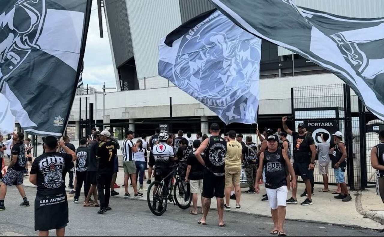 Integrantes manifestam contra momento do clube e administração da SAF