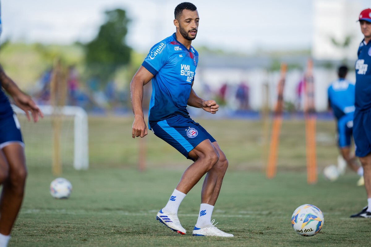 Atlético pode contratar zagueiro Vitor Hugo por empréstimo