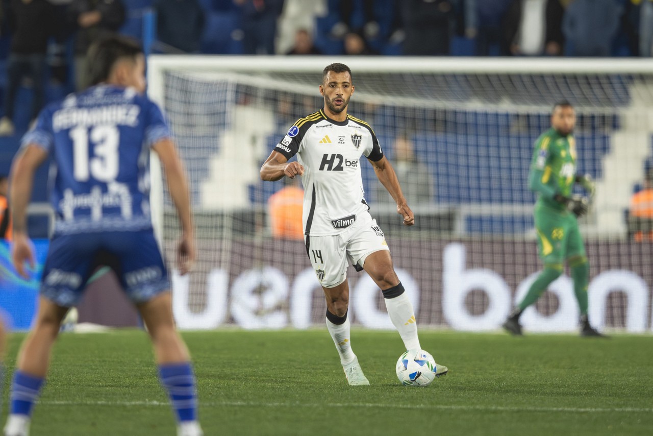 Vitor Hugo em ação contra o Godoy Cruz