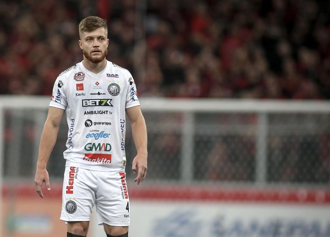 O zagueiro Willian Machado, de 27 anos, defende o Operário, do Paraná