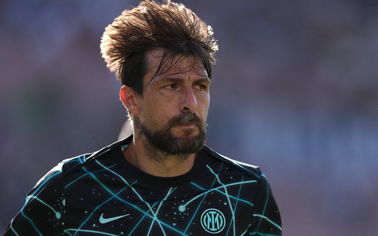 Francesco Acerbi no aquecimento da partida contra o Monterrey no Mundial de Clubes (Foto: Stu Forster/Getty Images via AFP)