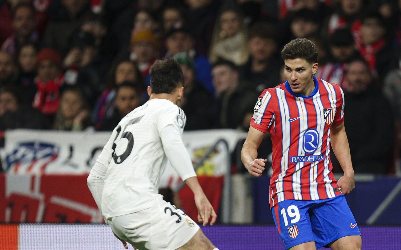 Julián Alvarez em ação pelo Atlético de Madrid contra o Real Madrid na Champions (Foto: Reprodução/Atleti)