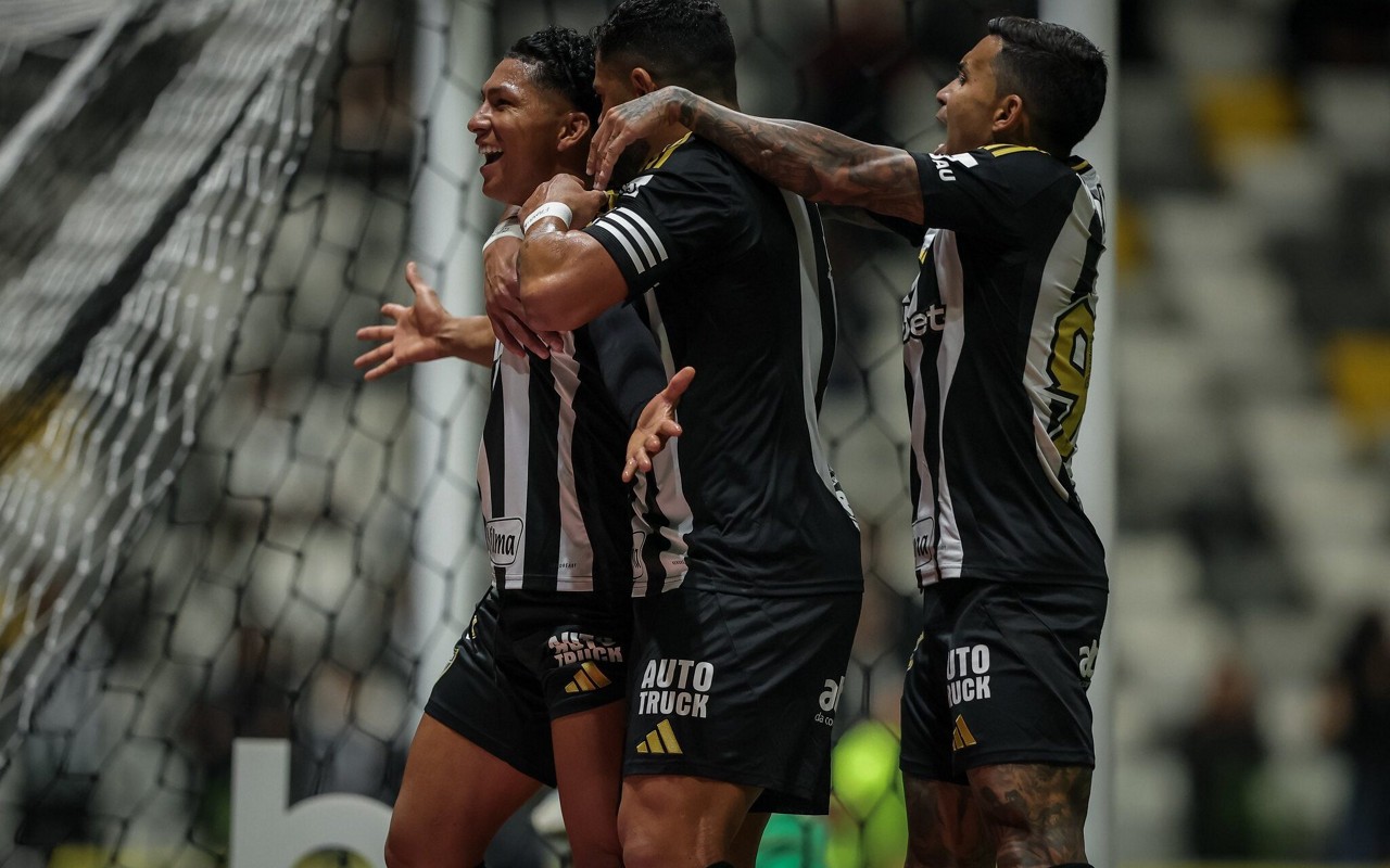 Última partida do Galo antes da pausa terminou com vitória por 2 a 0, contra o Internacional