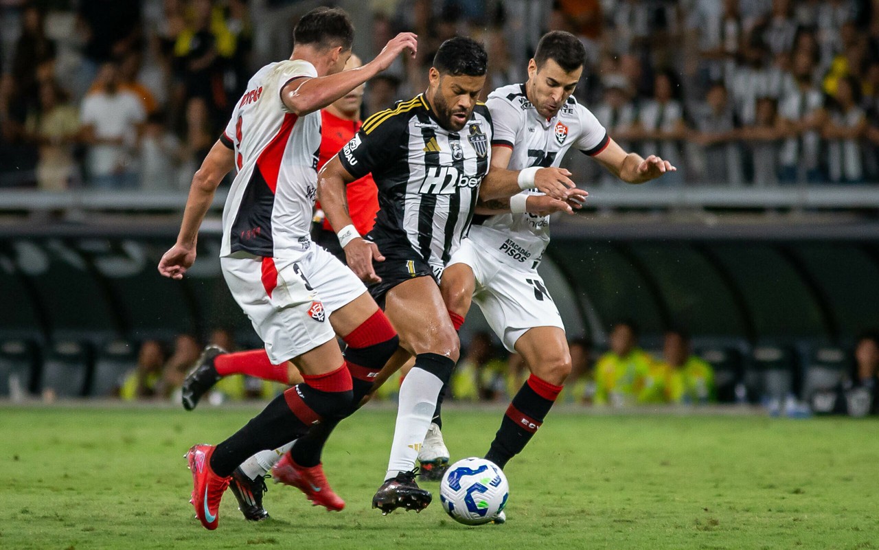 Hulk durante Atlético x Vitória