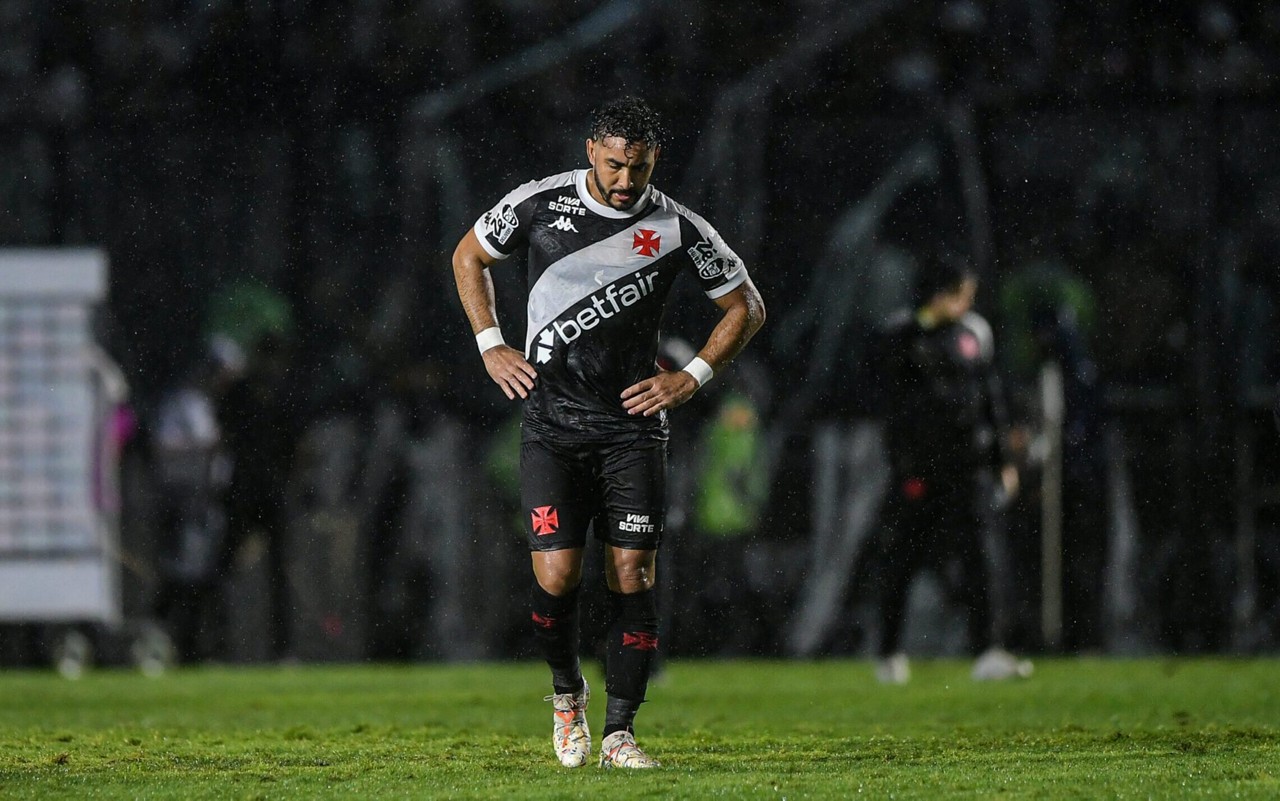 Payet lamente derrota do Vasco para o Atlético-MG (Foto: Thiago Ribeiro/AGIF)